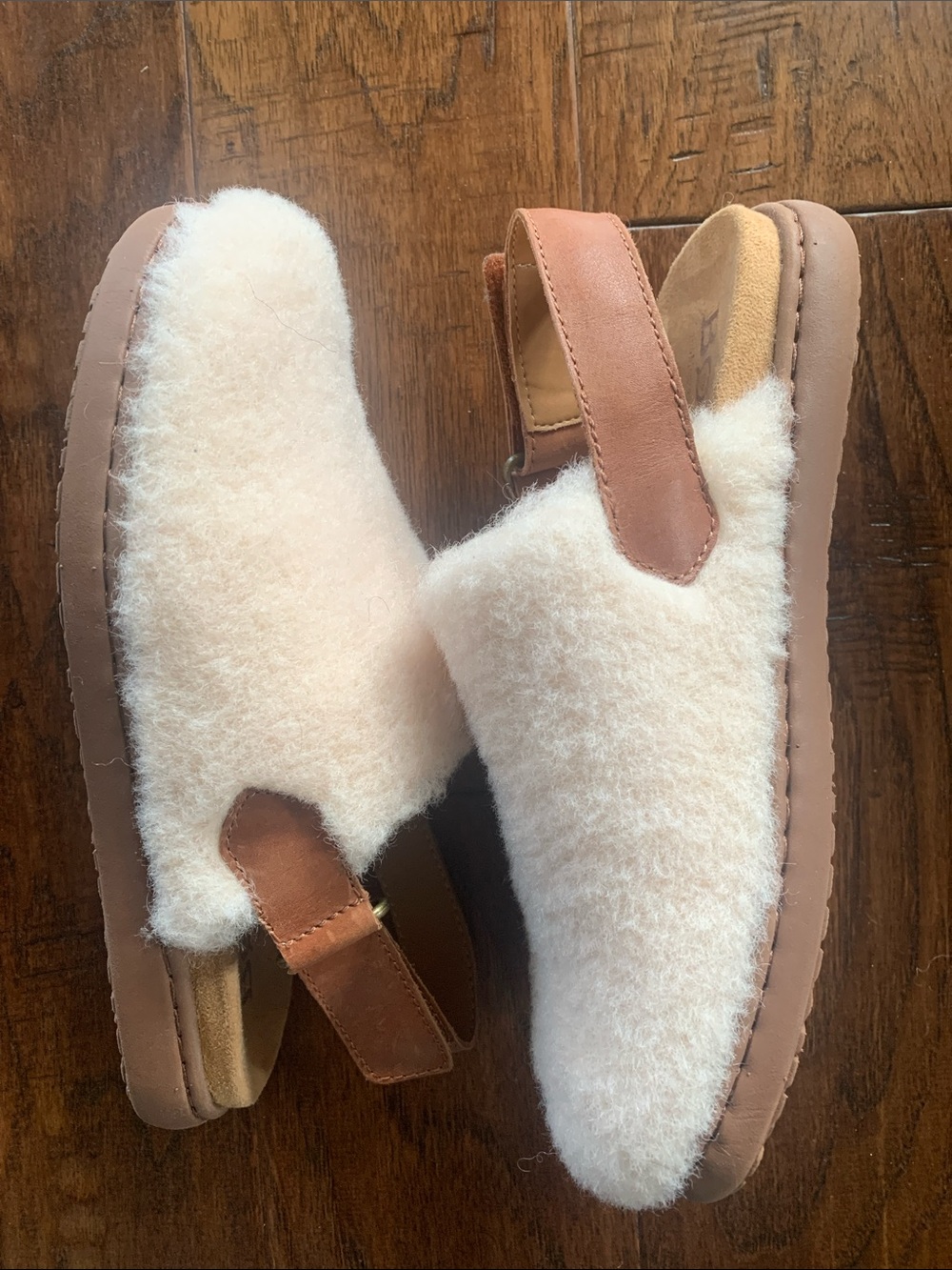 NWOT BORN KAT SHEARLING SLING BACK CLOGS. - Picture 3 of 7